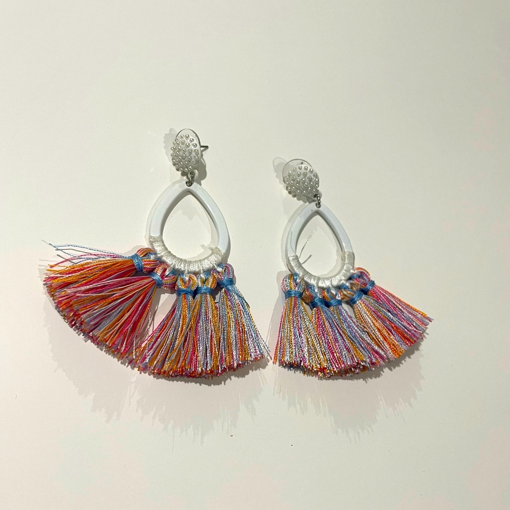 White and fringed earrings